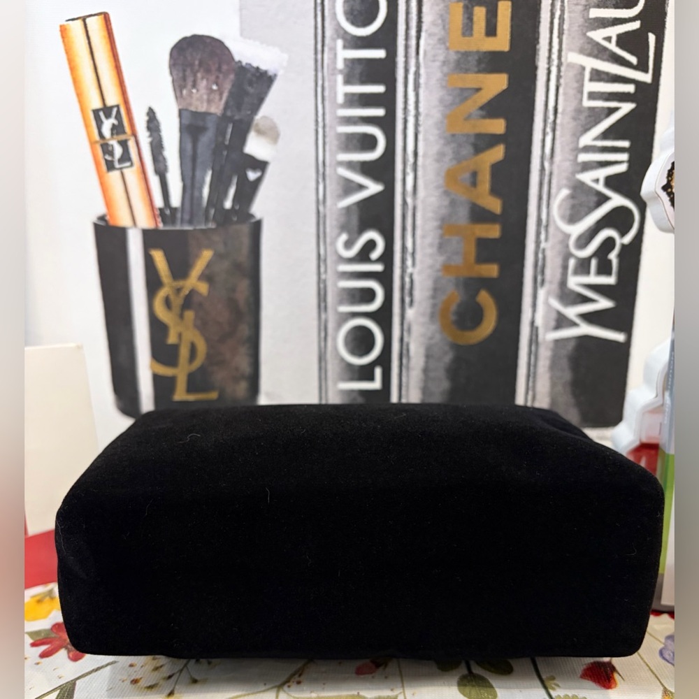 NIP Yves Saint Laurent Black Velvet Makeup Pouch with Gold YSL Monogram - Picture 3 of 8
